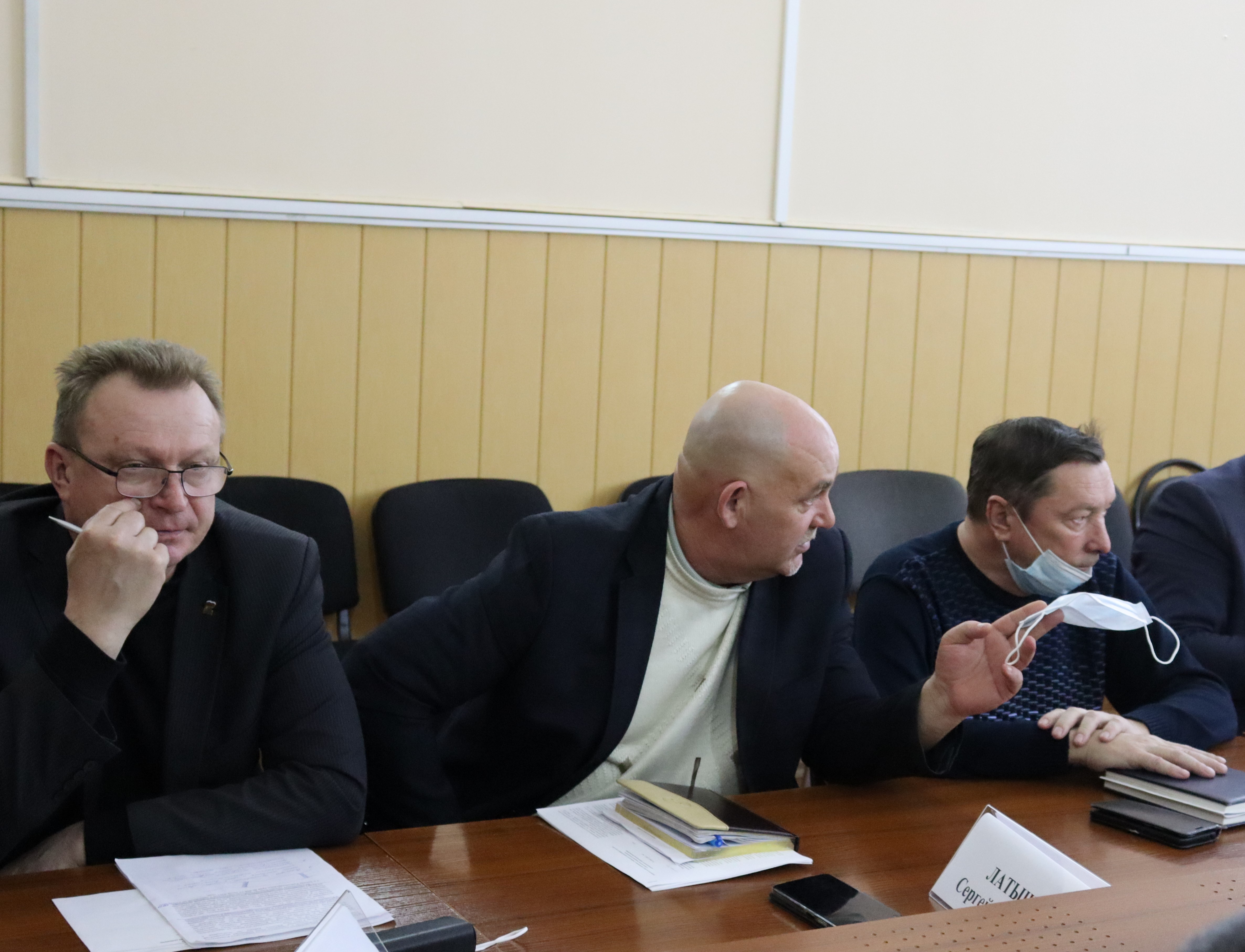 Сразу после селекторного краевого заседания глава муниципалитета Виктор Ляхов провел заседание комиссии ЧС и ПБ района
